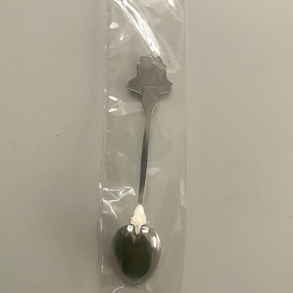 Vancouver BC Canada Collectable Souvenir spoon - Picture 3 of 3